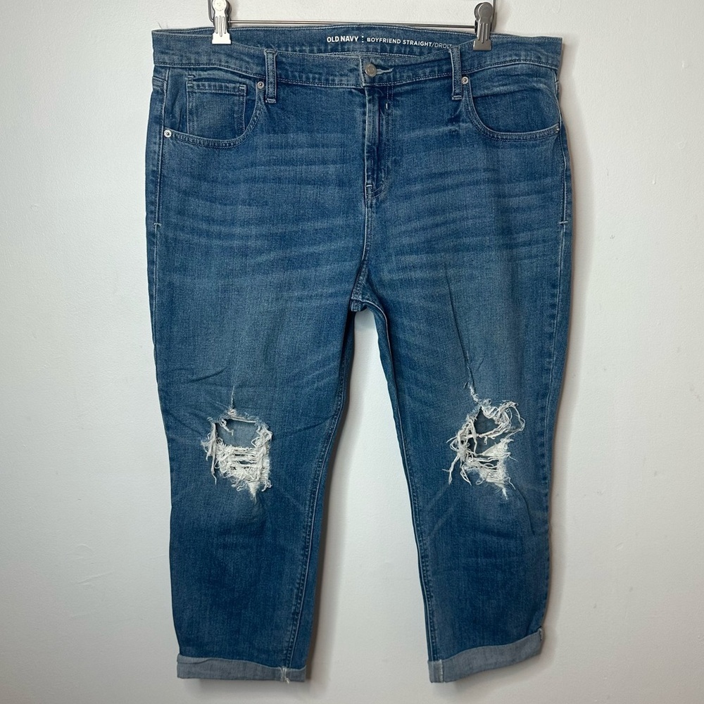 Old Navy Women’s Boyfriend Straight Distressed Jean Size 16